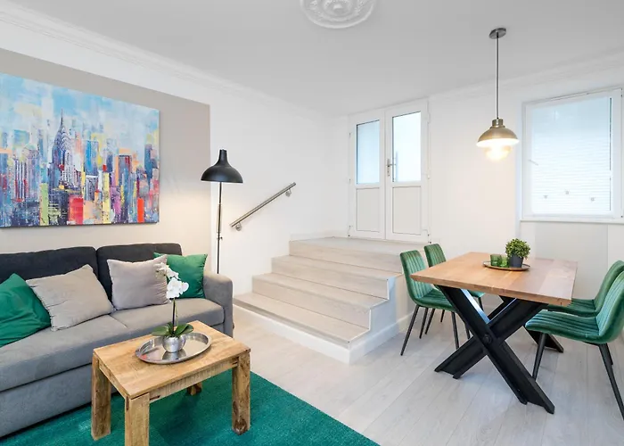 The Lachmann Vh, 2Br One Living Room Up To 6 People