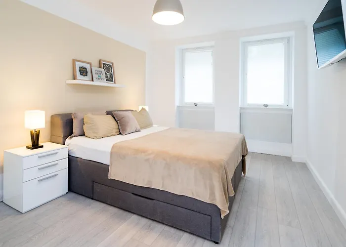 The Lachmann Vh, 2Br One Living Room Up To 6 People